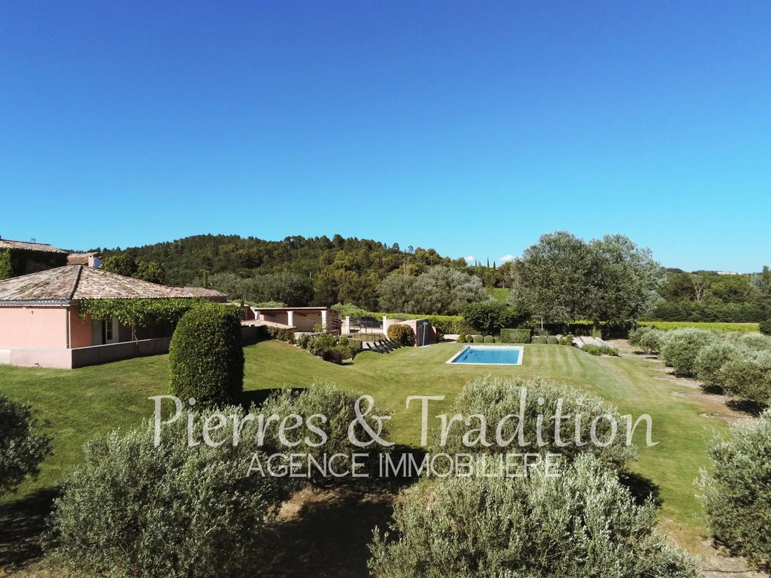 Estate in Roussillon, Provence-Alpes-Côte d'Azur, France 1 - 13672943