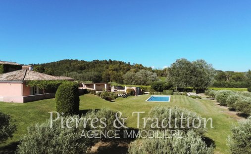 Estate in Roussillon, Provence-Alpes-Côte d'Azur, France 1