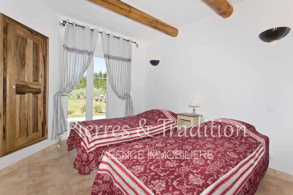 Estate in Roussillon, Provence-Alpes-Côte d'Azur, France 5 - 13672943