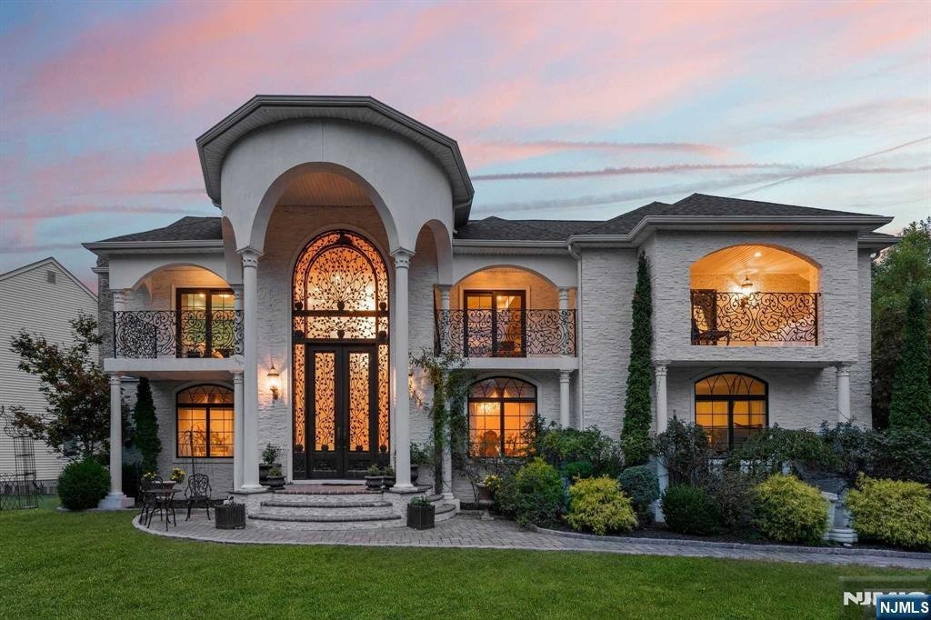 House in Paramus, New Jersey, United States 1 - 15431897