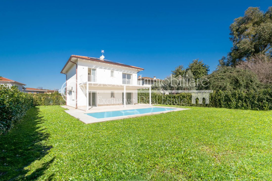 Villa en Marina di Pietrasanta, Toscana, Italia 1 - 12361570