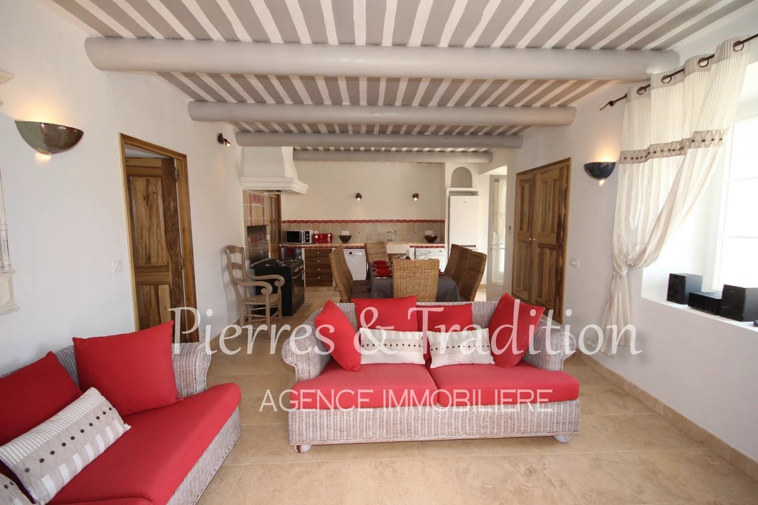 Estate in Roussillon, Provence-Alpes-Côte d'Azur, France 4 - 13672943