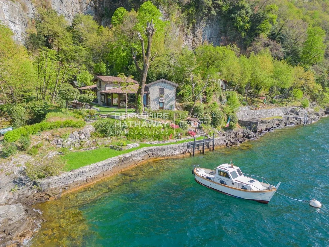 Villa in Faggeto Lario, Lombardy, Italy 2 - 15407908