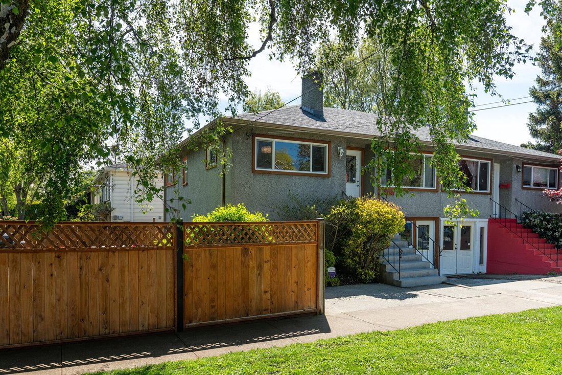 Apartment in Victoria, British Columbia, Canada 1 - 14197180