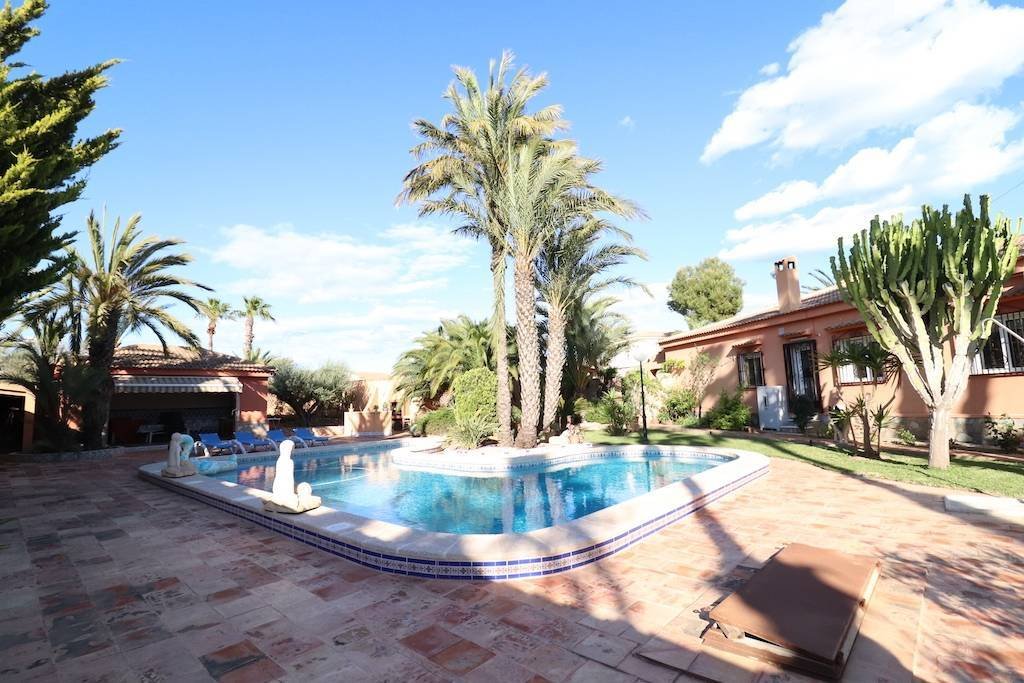 Chalet in Torrevieja, Valencian Community, Spain 2 - 11960789