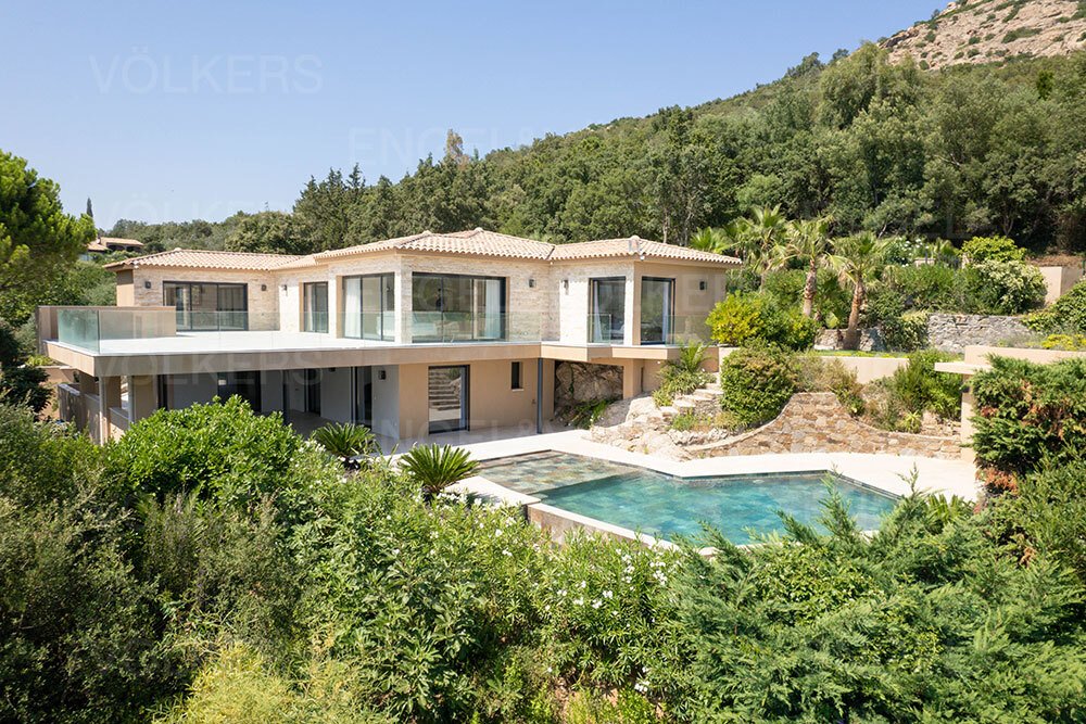 Villa in Grimaud, Provence-Alpes-Côte d'Azur, France 1 - 13719344