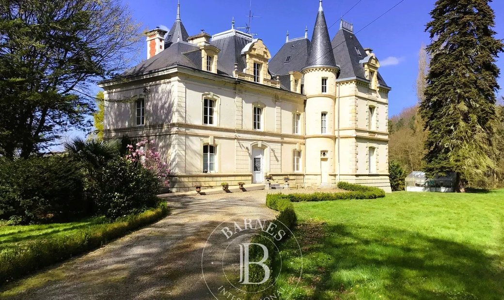 At The Gates Of Rennes 19th Century Castle 450 M² Living Space 16 Ha Of Land