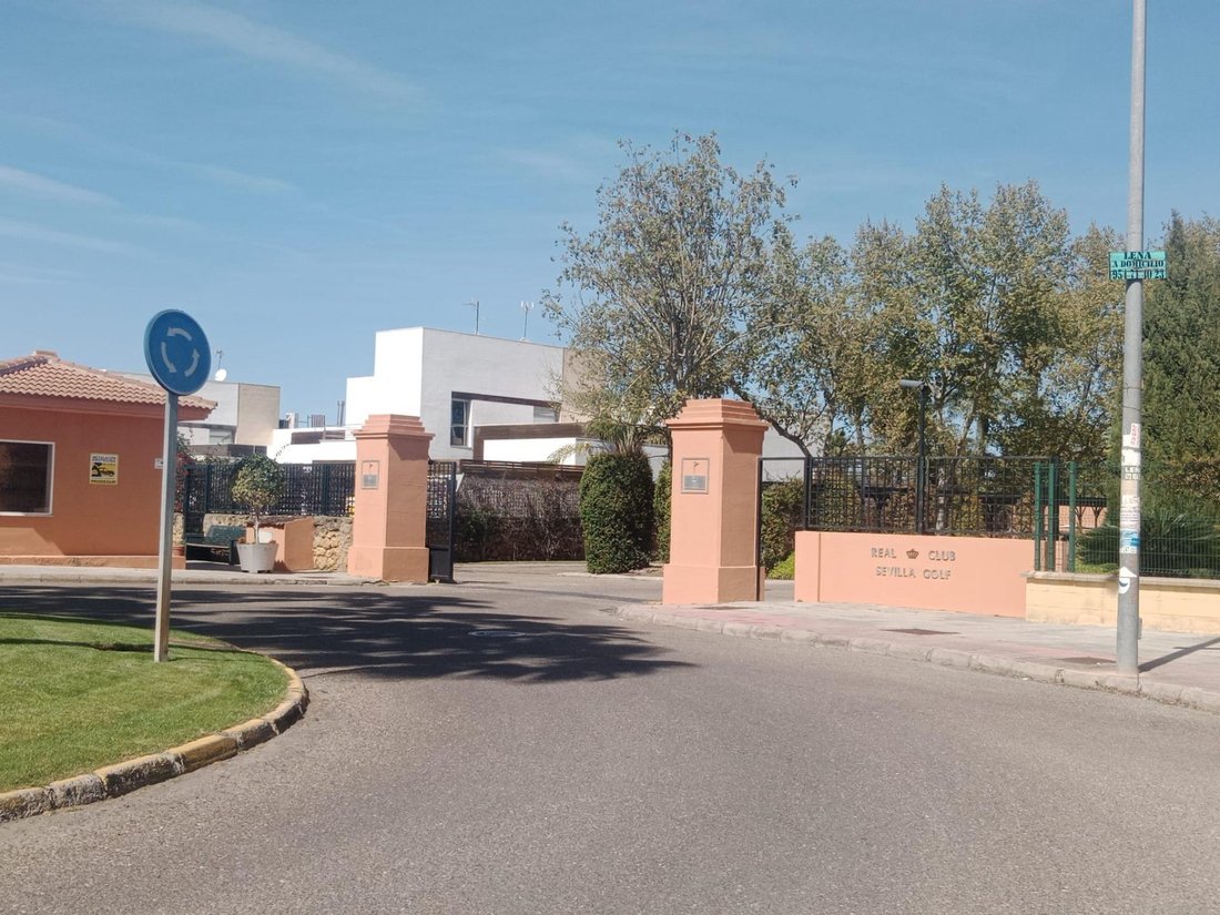 Montequinto, Dos Hermanas, Spain 2 - 15432651
