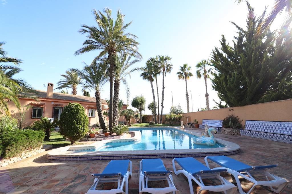 Chalet in Torrevieja, Valencian Community, Spain 5 - 11960789