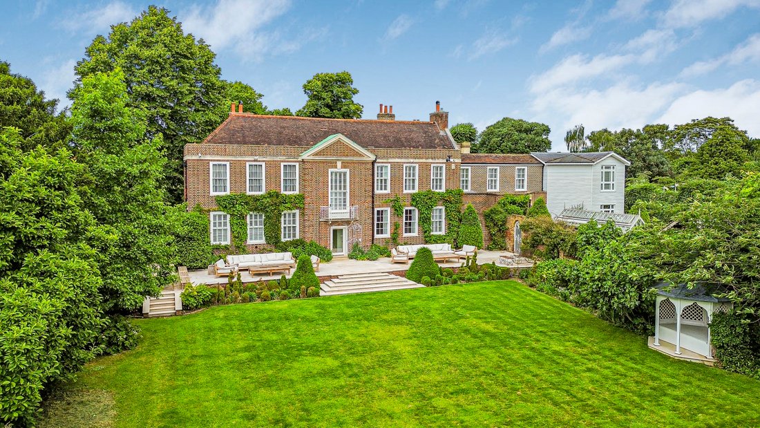 House in Hounslow, England 1 - 15430905