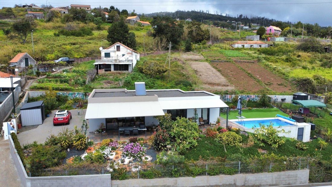Villa in Estreito da Calheta, Autonome Region Madeira, Portugal 1 - 15378238
