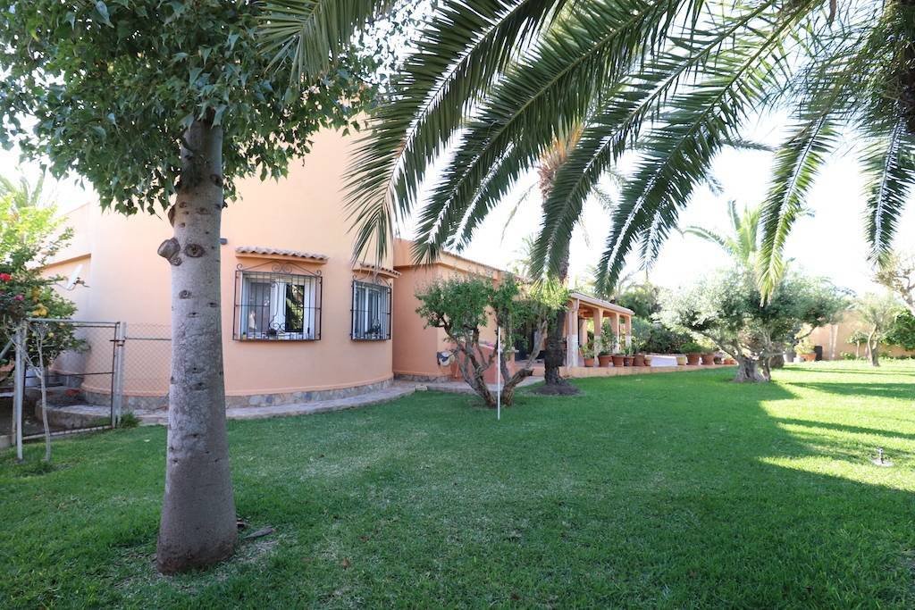 Chalet in Torrevieja, Valencian Community, Spain 1 - 11960789
