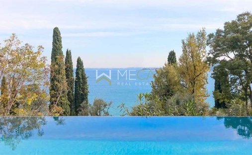 Villa in Padenghe sul Garda, Lombardy, Italy 1