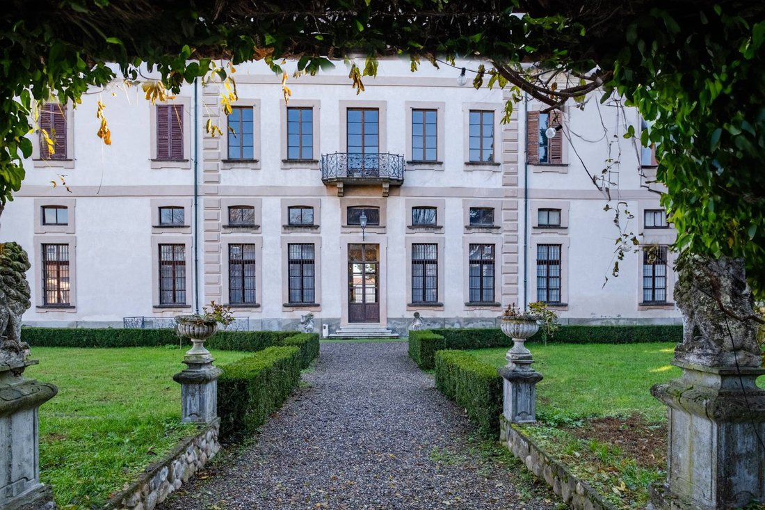 Villa in Vittuone, Lombardy, Italy 1 - 14942276