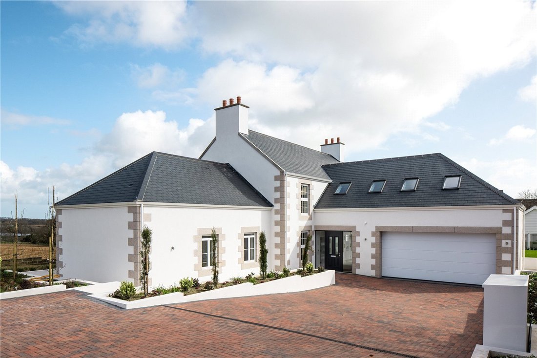 House in England 2 - 15430908