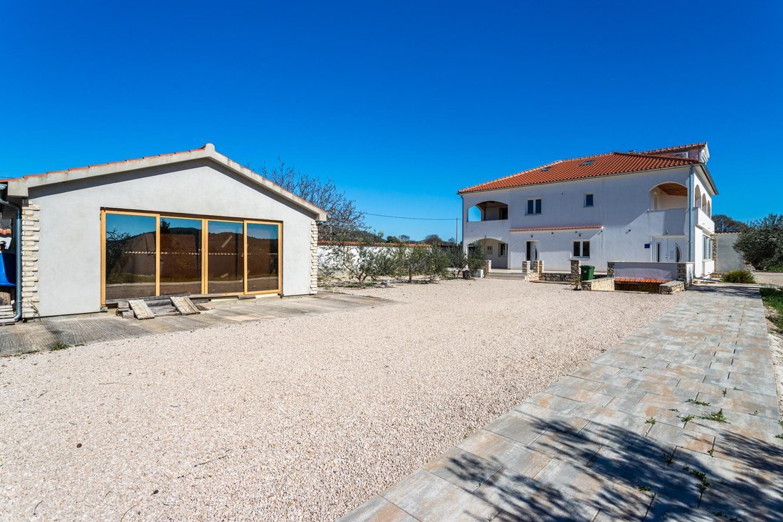 Villa in Opcina Tisno, Sibenik-Knin County, Croatia 1 - 15432608