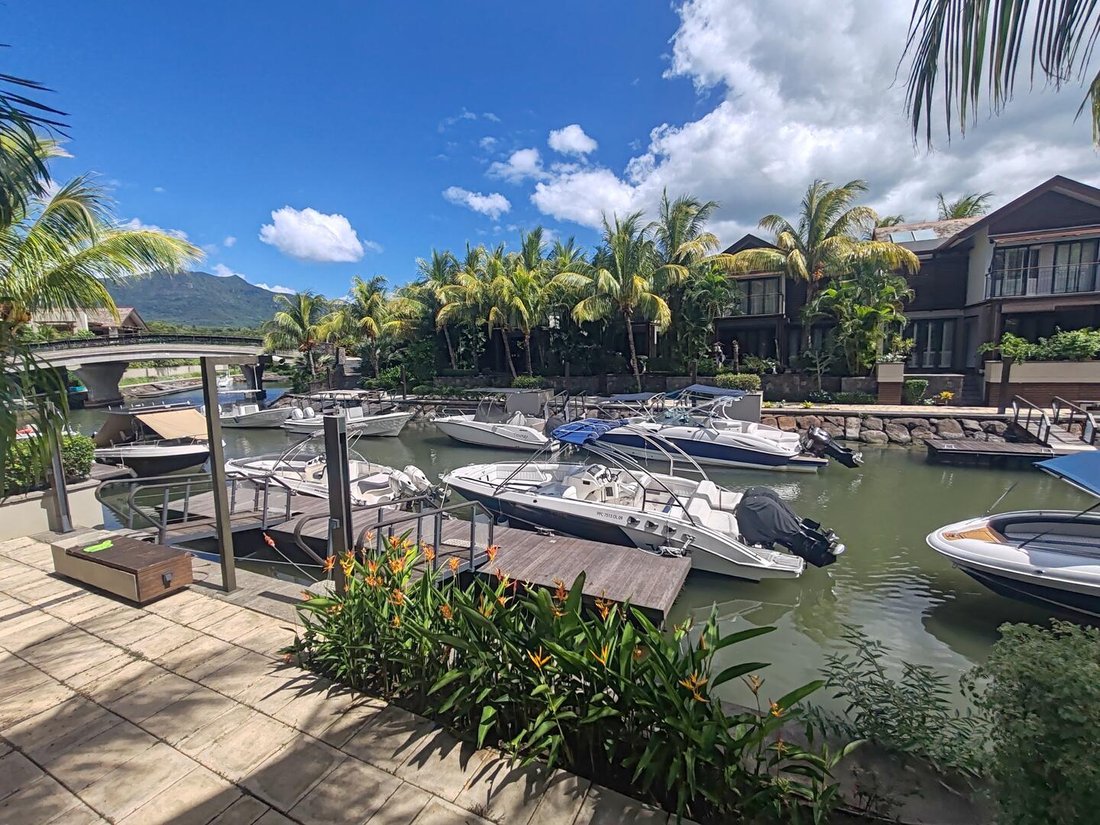 Townhouse in Black River, Rivière Noire District, Mauritius 1 - 15432287