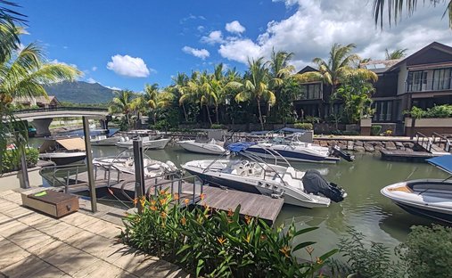 Townhouse in Black River, Rivière Noire District, Mauritius 1