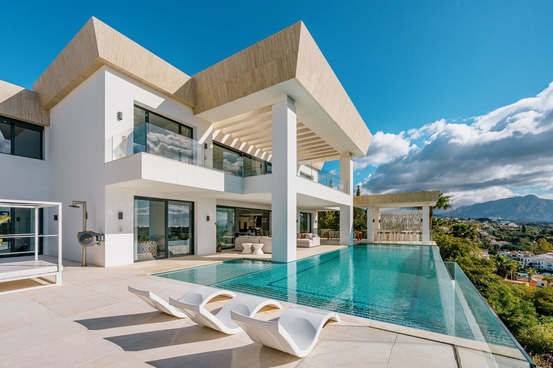 Villa in El Paraíso, Benahavis, Spain 2 - 13465157