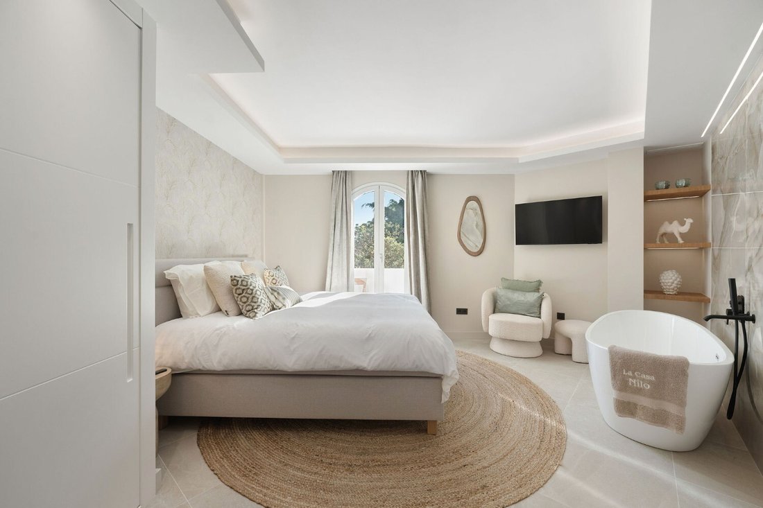 Townhouse in Nueva Andalucia, Marbella, Spain 2 - 15437395