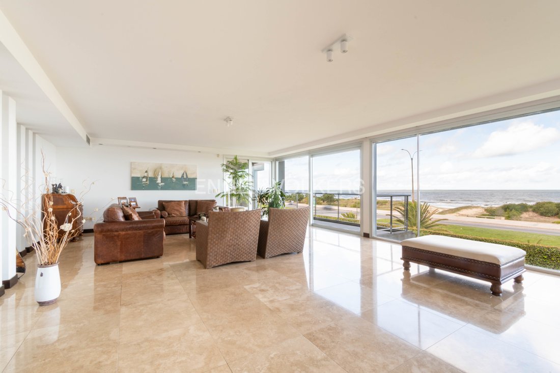 Apartment in Montevideo, Departamento de Montevideo, Uruguay 1 - 15437959