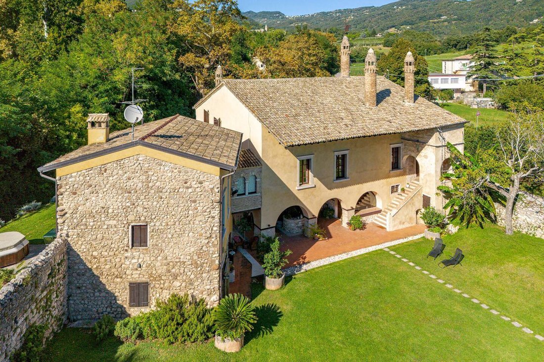 Maison à Caprino Veronese, Vénétie, Italie 1 - 15437962