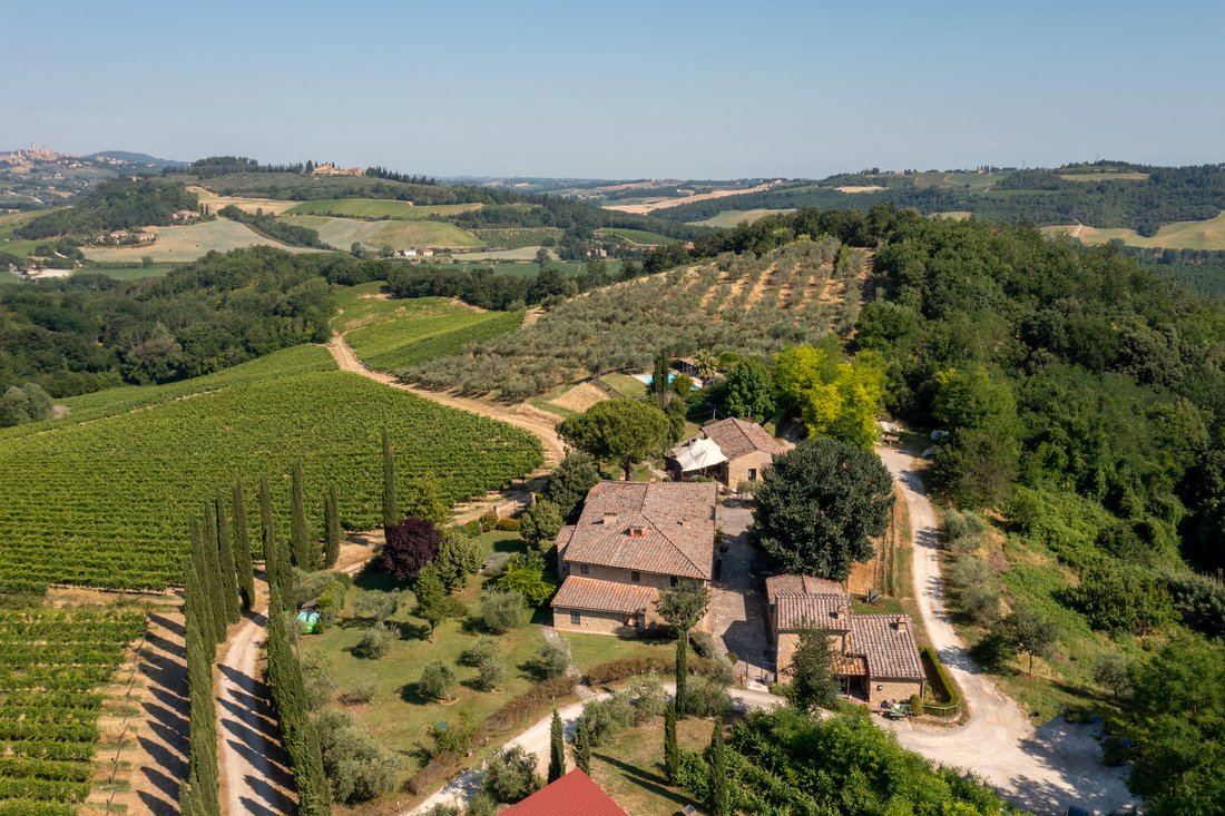 House in San Gimignano, Tuscany, Italy 1 - 14085218
