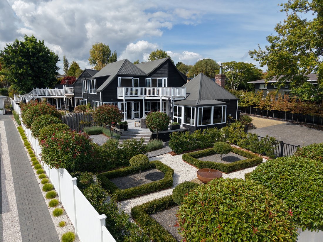 Taupo, Waikato, New Zealand 3 - 15439773