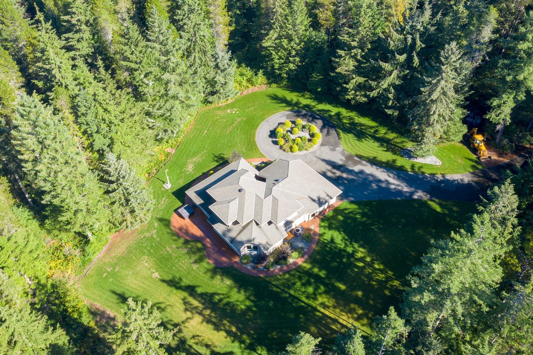 House in Campbell River, British Columbia, Canada 2 - 14385167
