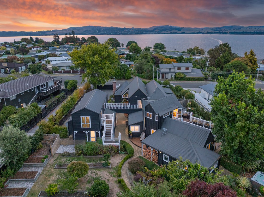 Taupo, Waikato, New Zealand 1 - 15439773