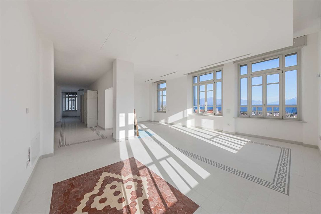 Apartment in Desenzano Centro, Desenzano del Garda, Lombardy 2 - 15440316