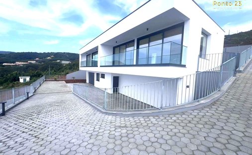 Villa in Santa Cruz, Madeira, Portugal 1