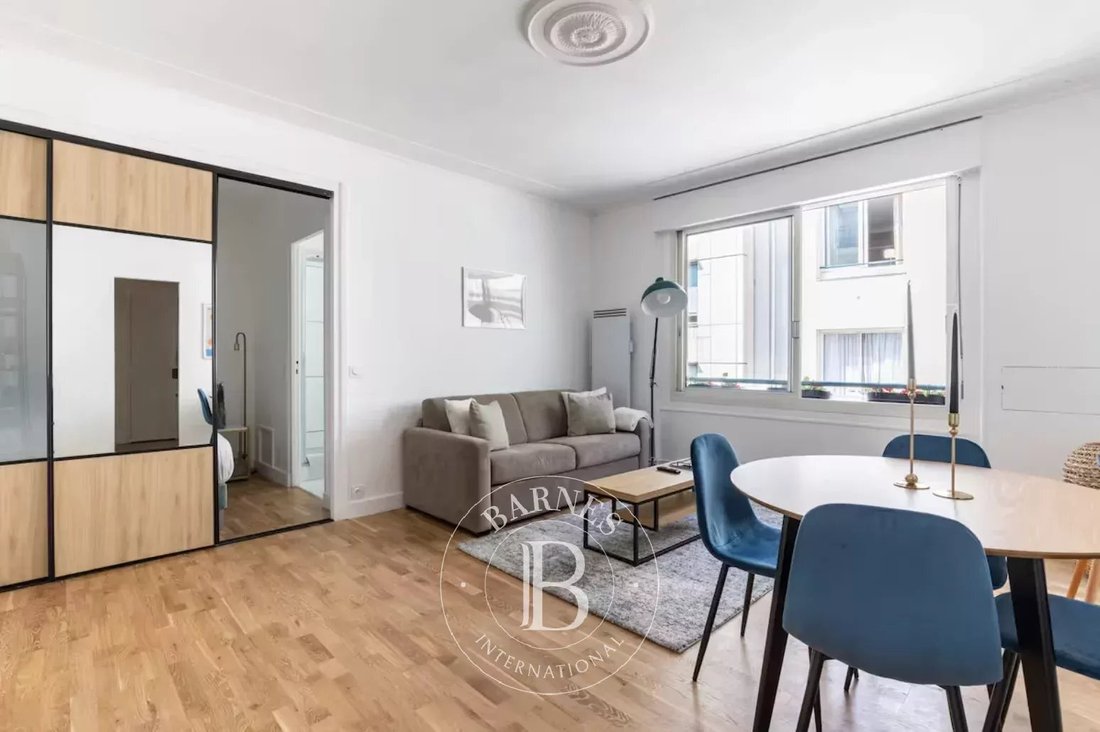 Apartment in Triangle d'Or, Paris 8e Arrondissement, Paris 2 - 15438943