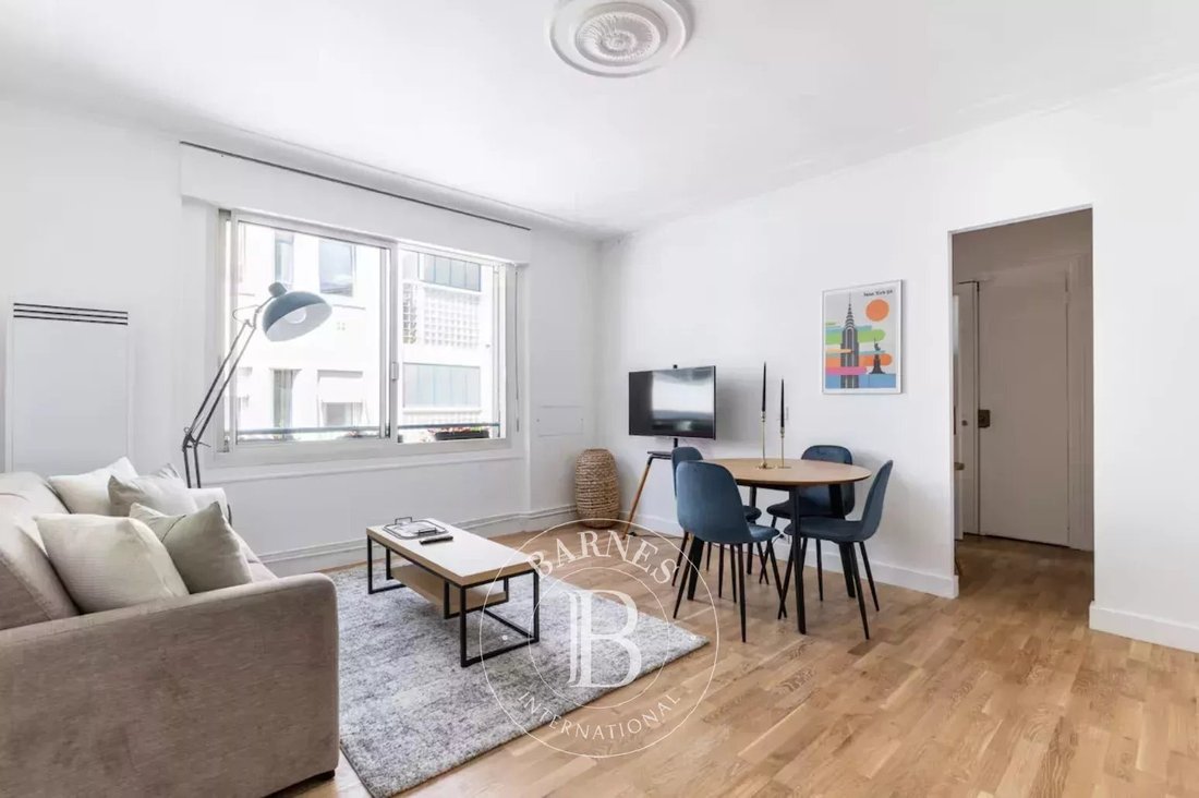 Apartment in Triangle d'Or, Paris 8e Arrondissement, Paris 5 - 15438943