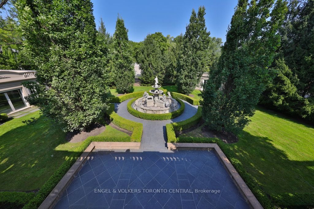 House in Oakville, Ontario, Canada 2 - 15440119