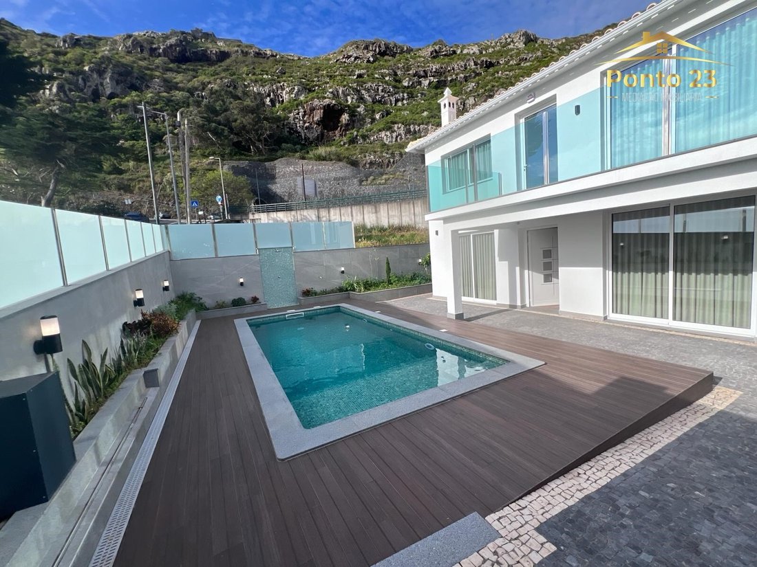 Villa in Machico, Madeira, Portugal 1 - 13994318