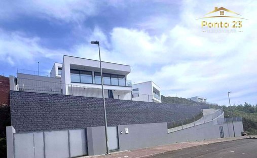 Villa in Santa Cruz, Madeira, Portugal 1