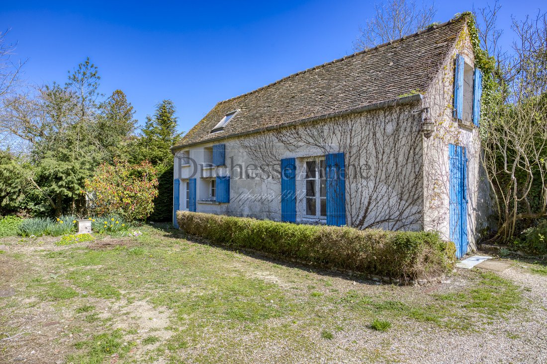 Whispers of Stone & Light: A Restored 17th-Century Haven Near Montfort-l’Amaury