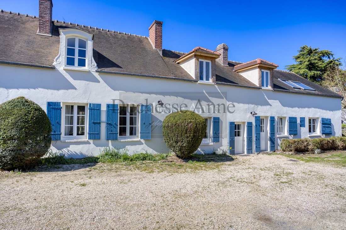 Whispers of Stone & Light: A Restored 17th-Century Haven Near Montfort-l’Amaury