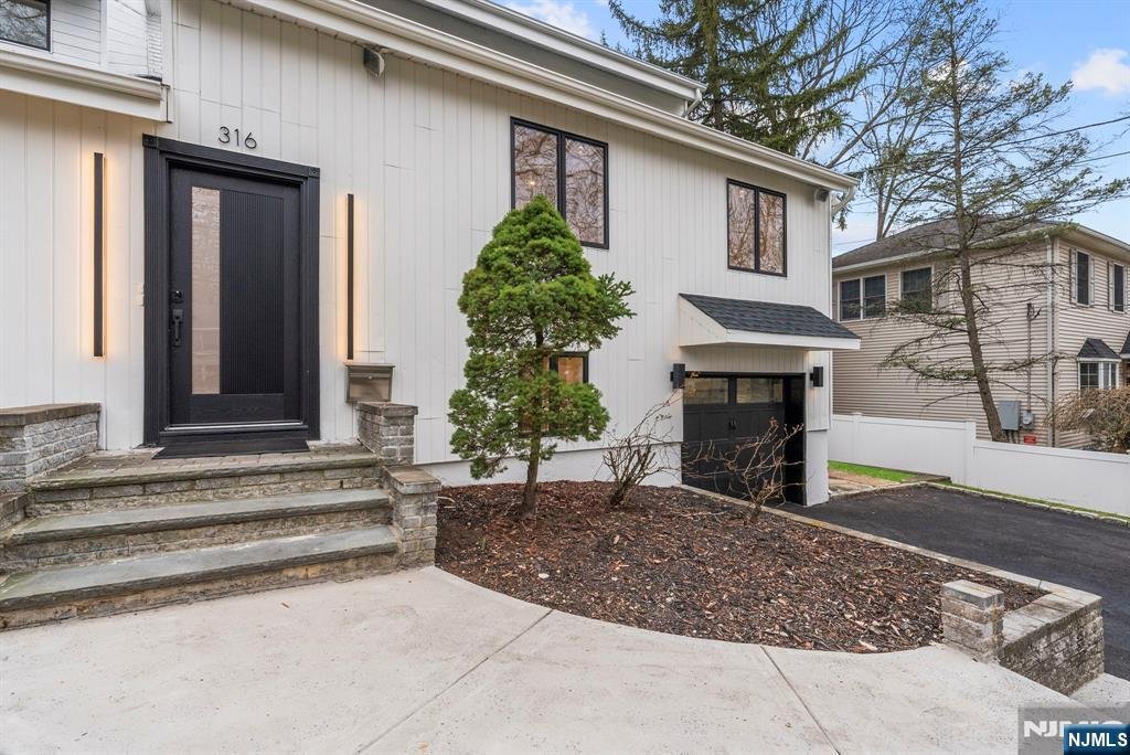 House in Paramus, New Jersey, United States 3 - 15439407