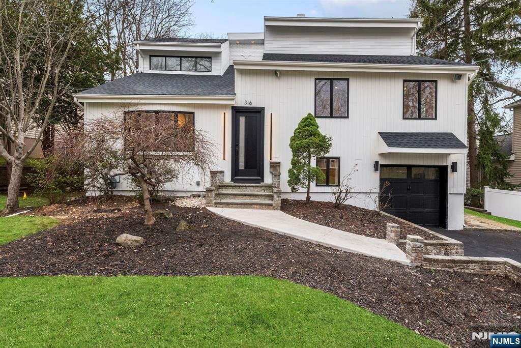 House in Paramus, New Jersey, United States 1 - 15439407