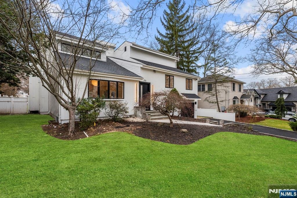 House in Paramus, New Jersey, United States 2 - 15439407
