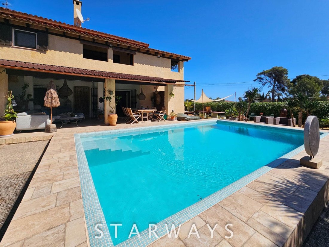 Chalet in l'Alfas del Pi, Valencian Community, Spain 1 - 15440768