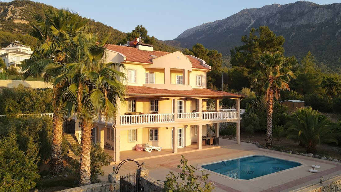 Villa in Ovacık Mahallesi, Muğla, Turkey 1 - 15447501