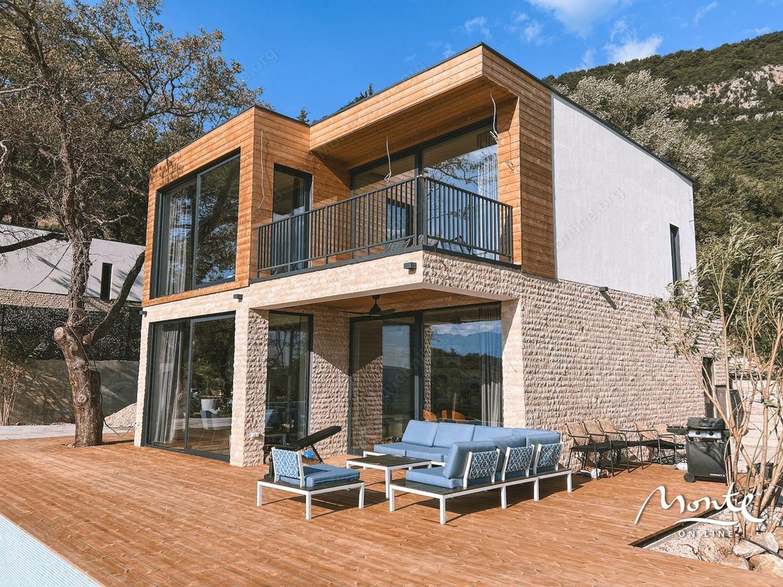 Villa in Tivat, Tivat Municipality, Montenegro 3 - 15451121