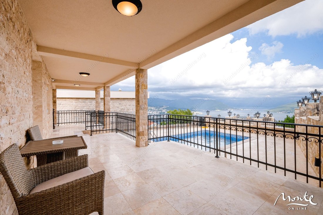 Villa in Herceg Novi, Herceg Novi Municipality, Montenegro 4 - 15451259