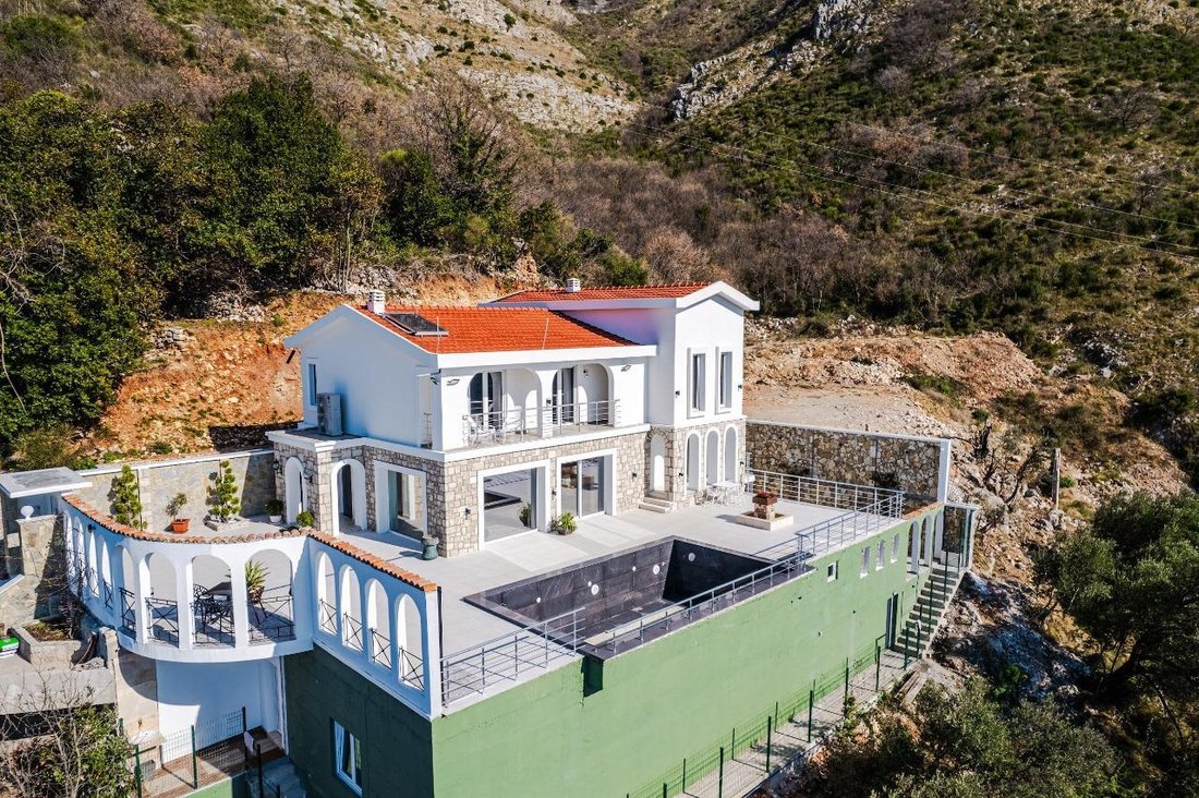 Villa in Rijeka Reževići, Budva Municipality, Montenegro 2 - 15451265