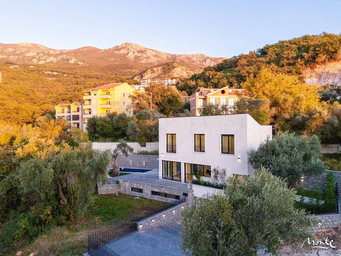 Villa in Kamenovo beach, Budva Municipality, Montenegro 1 - 15451257