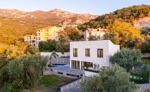Villa in Kamenovo beach, Budva Municipality, Montenegro 1