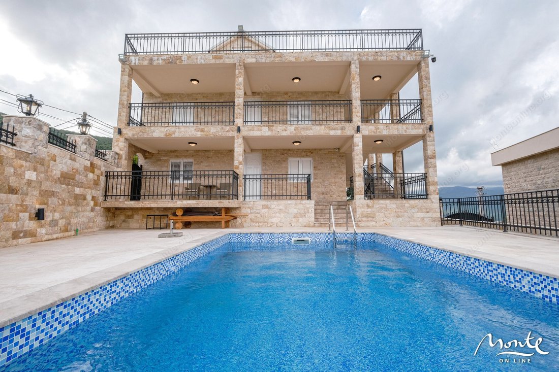 Villa in Herceg Novi, Herceg Novi Municipality, Montenegro 2 - 15451259